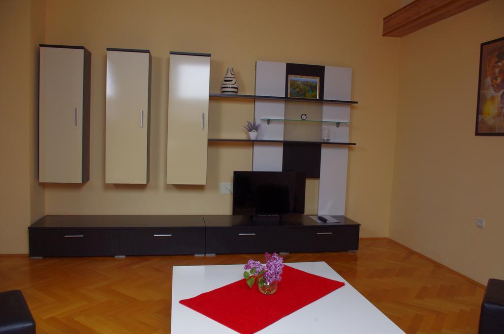 Apartment Tomy Szluin Kültér fotó